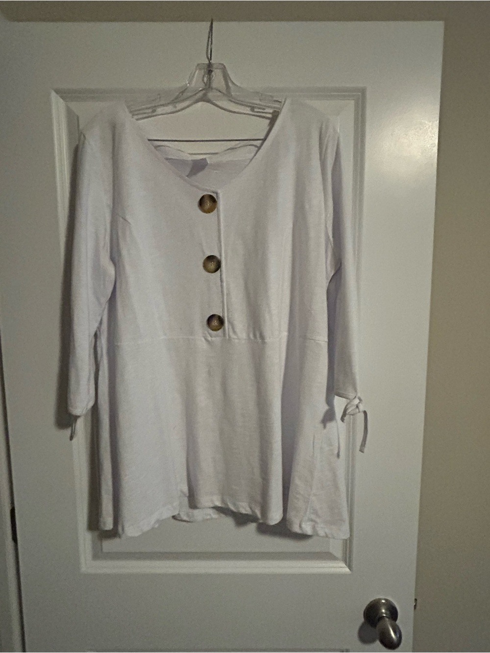 Women’s White Button-Front Long Sleeve Tunic Top